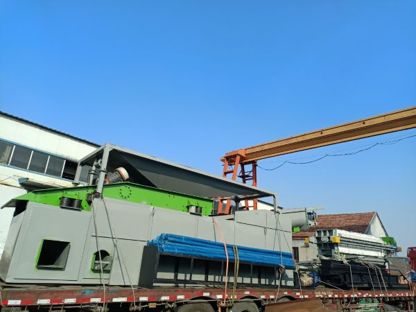 雙車位振動(dòng)砂石分離機(jī)、60平壓濾機(jī)發(fā)往蘇州